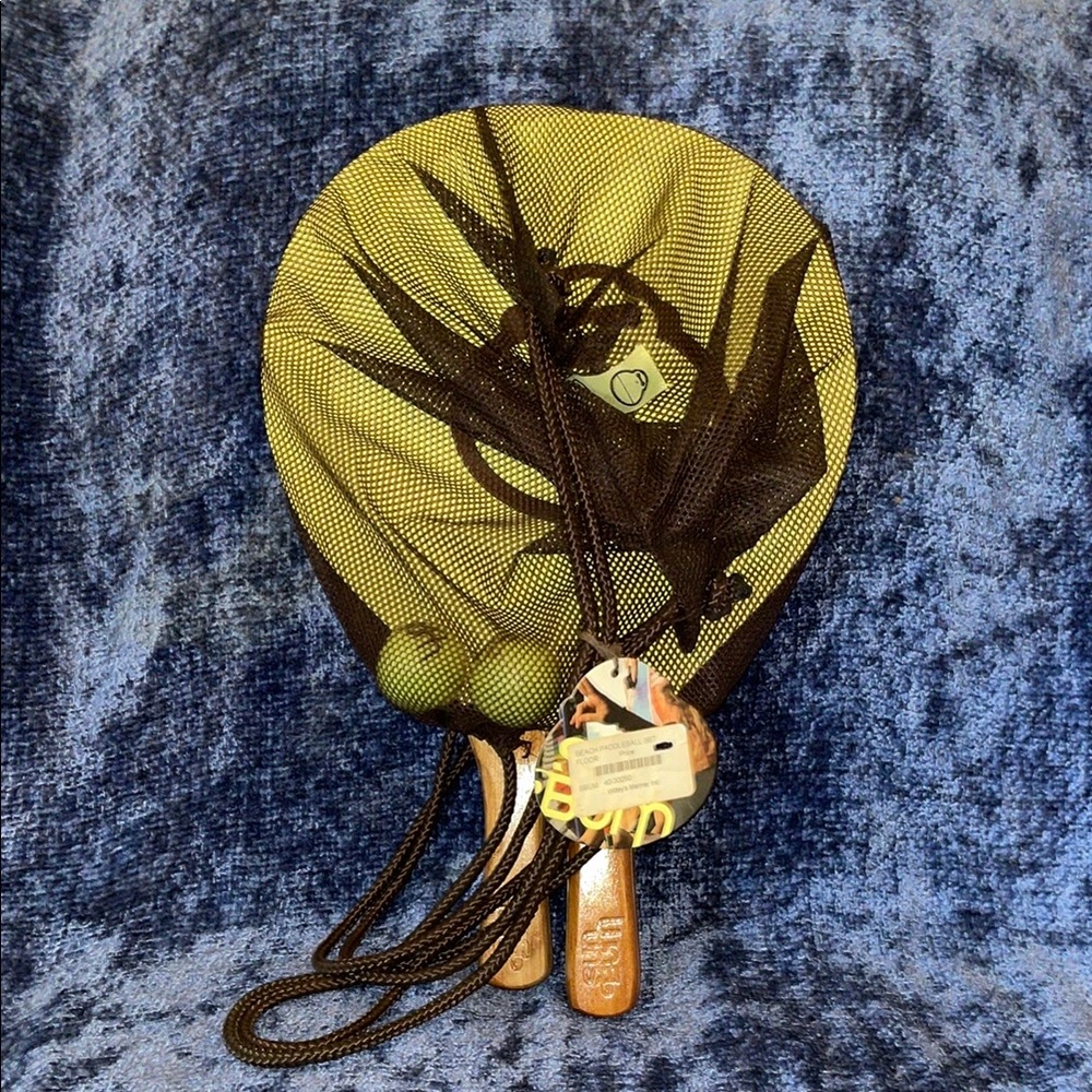 NWT Stylish Brown & Yellow Beach paddleball set.